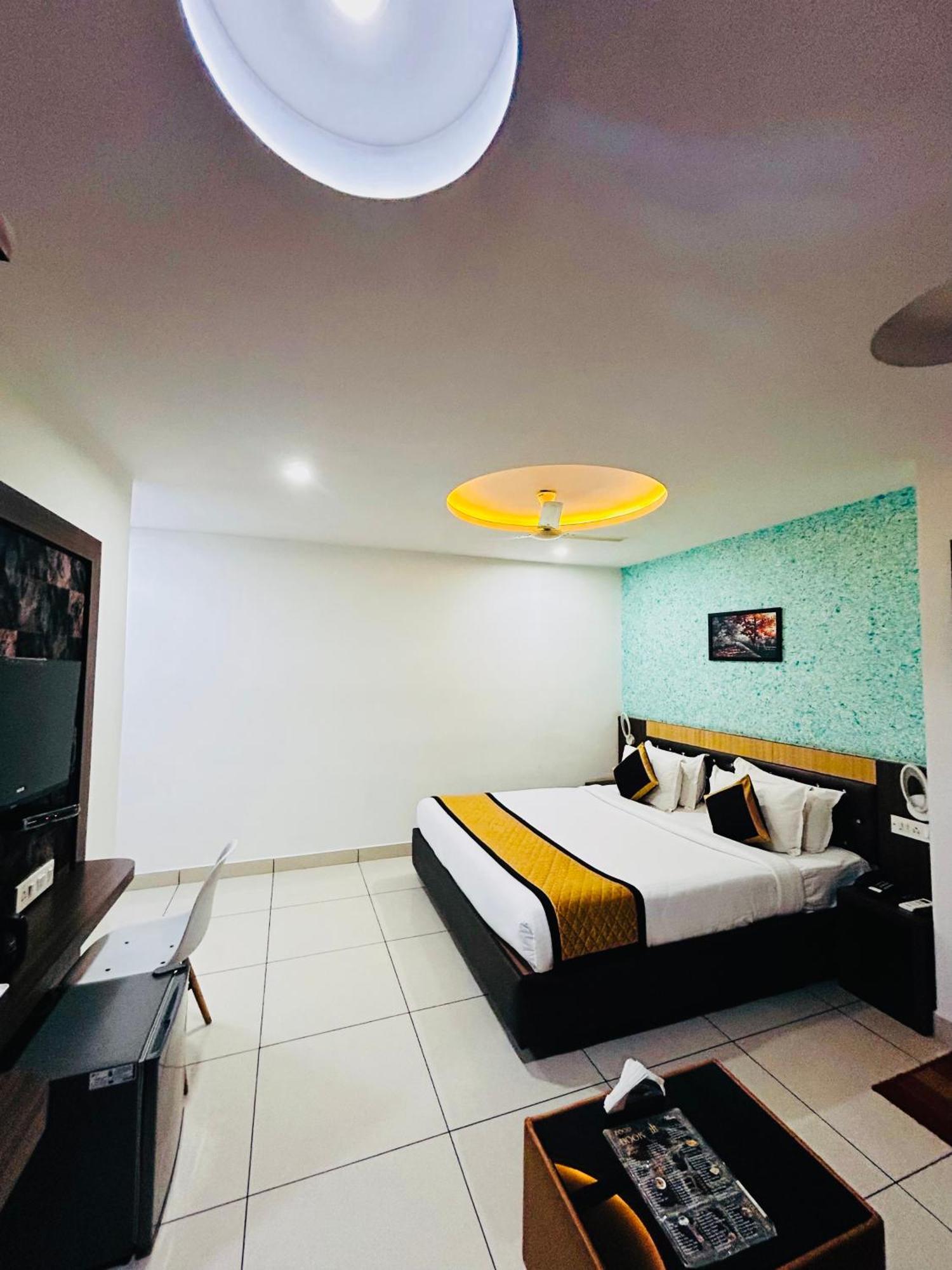 The Porch Inn Hotel/Service Apartments Bengalúr Exteriér fotografie