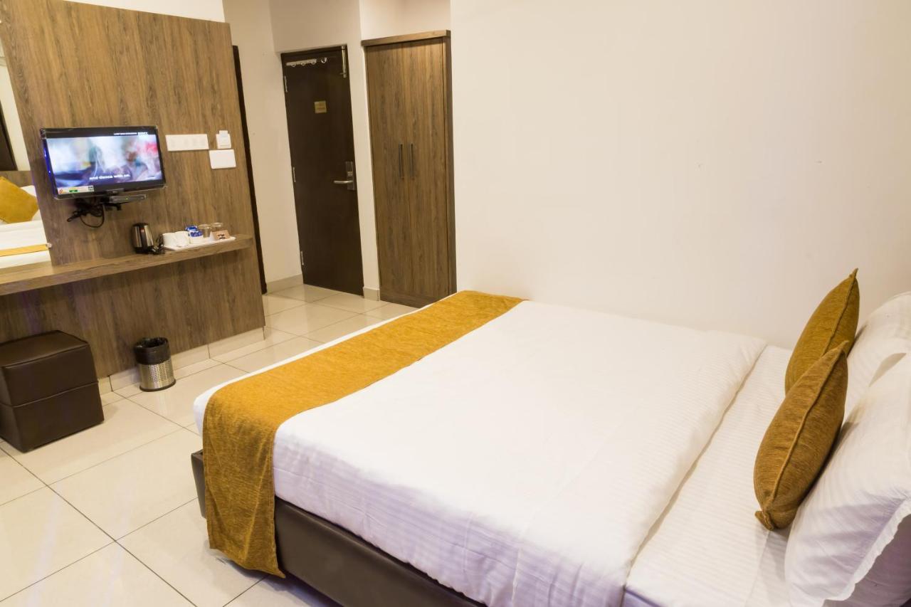 The Porch Inn Hotel/Service Apartments Bengalúr Exteriér fotografie